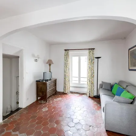 Unit 015 Notre Dame * Париж