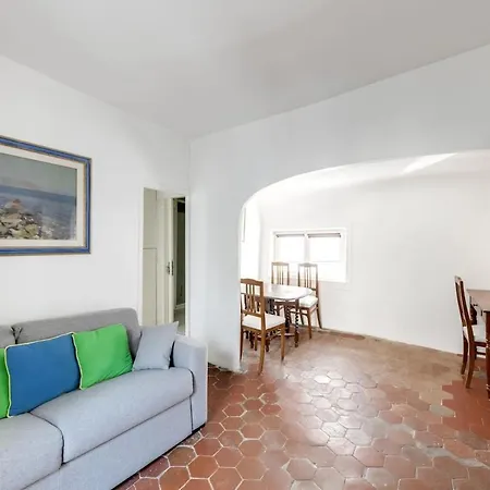 Unit 015 Notre Dame Апартаменты *