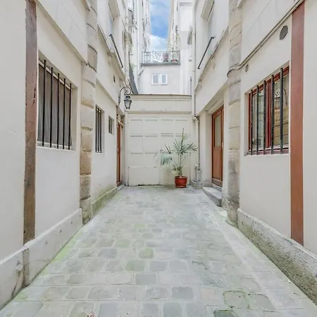 Unit 015 Notre Dame Διαμέρισμα *