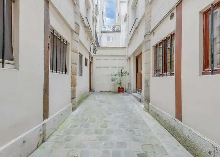 Unit 015 Notre Dame Apartment *